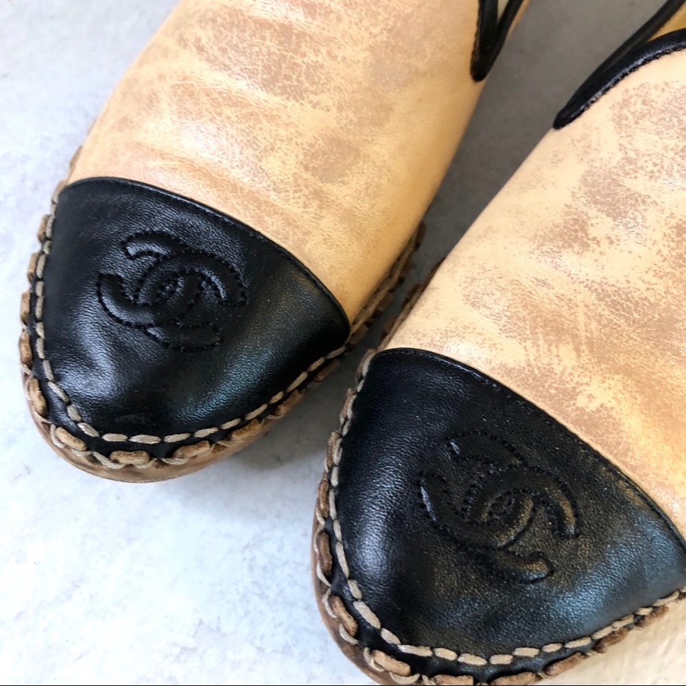 Chanel moccasin loafer beige and black lamb skin - Picture 3 of 11